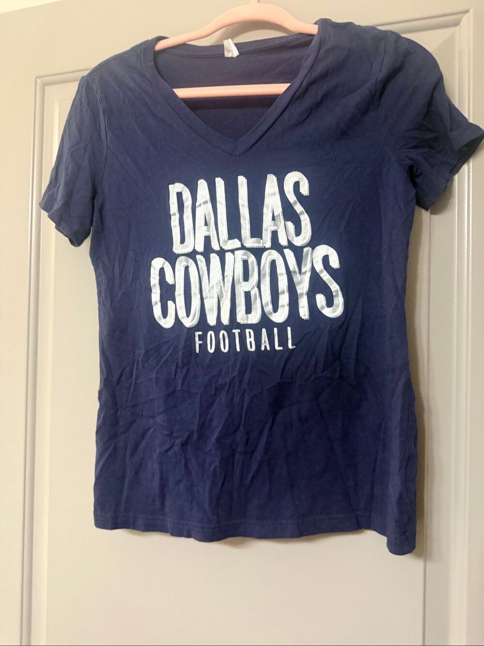 Dallas Cowboys Football Womens Size M Blue V-Neck Short Sleeve T-Shirt Tee